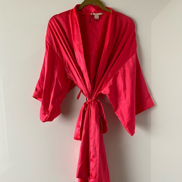 🎄DECEMBER SALE! 🎄 Silky hot pink evening robe - Picture 1 of 2